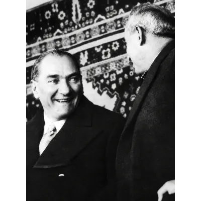 Atatürk Gülümserken Siyah Beyaz Fotoğraf Kanvas Tablo