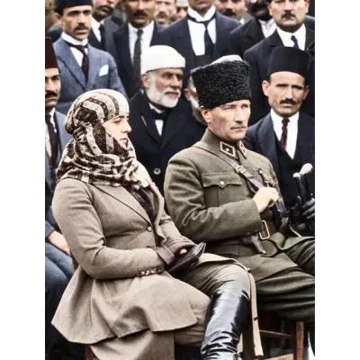 Atatürk Halk Arasında Renklendirilmiş Fotoğraf Kanvas Tablo