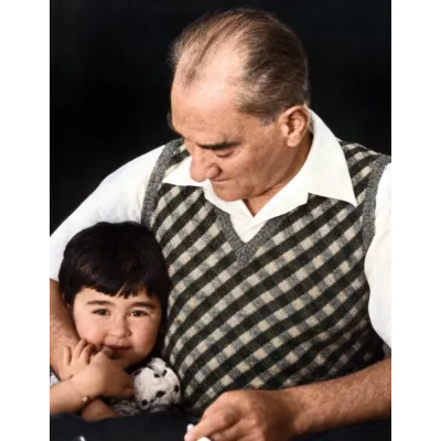 Atatürk Kucağında Çocukla Renklendirilmiş Fotoğraf Kanvas Tablo