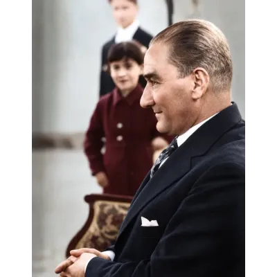 Atatürk ve Çocuk Renklendirilmiş Fotoğraf Kanvas Tablo
