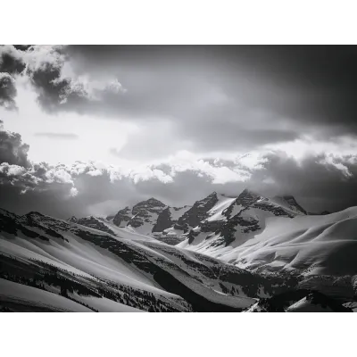 Siyah Beyaz Film Karlı Dağlar Kanvas Tablo