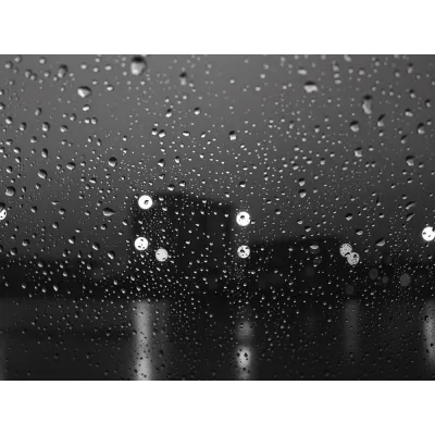 Siyah Beyaz Film Pencereden Yağmur Kanvas Tablo