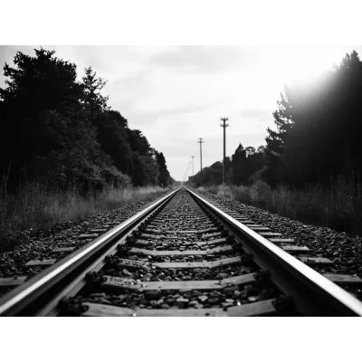 Siyah Beyaz Film Tren Rayları Kanvas Tablo