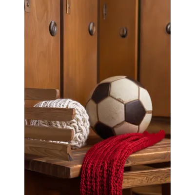 Kırmızı Beyaz Atkı ve Top Kanvas Tablo