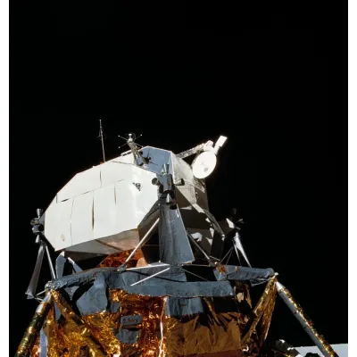 NASA Apollo 16 Ay Yüzeyinde Ay Modülü Kanvas Tablo