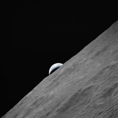 NASA Apollo 17 Ay'dan Dünya Doğuşu Kanvas Tablo
