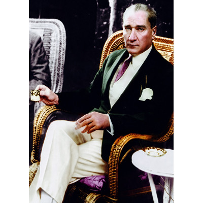 Atatürk Koltukta Otururken Renklendirilmiş Kanvas Tablo