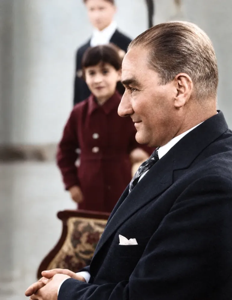 Atatürk ve Çocuk Renklendirilmiş Fotoğraf Kanvas Tablo