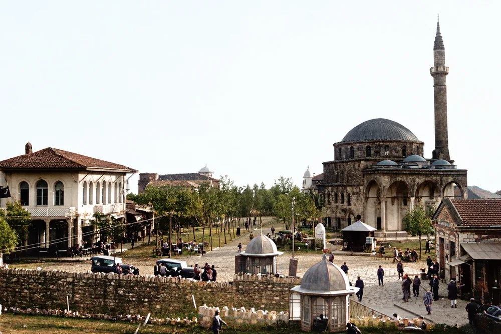 Eski Aydın Fotoğrafı Cami ve Meydan Kanvas Tablo