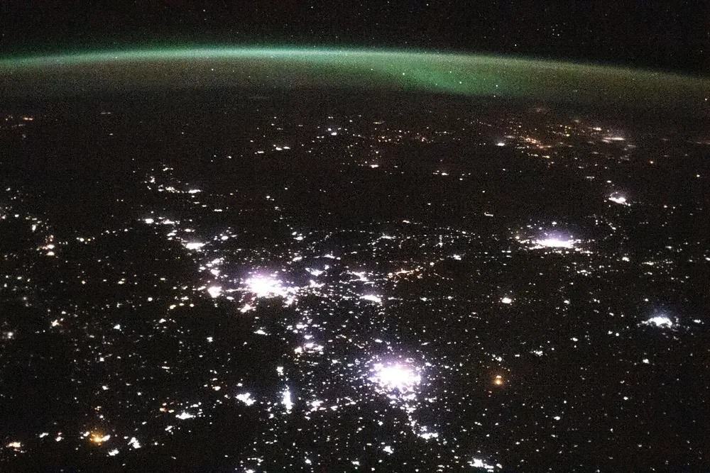 NASA ISS Uzaydan Gece Işıkları ve Atmosfer Kanvas Tablo