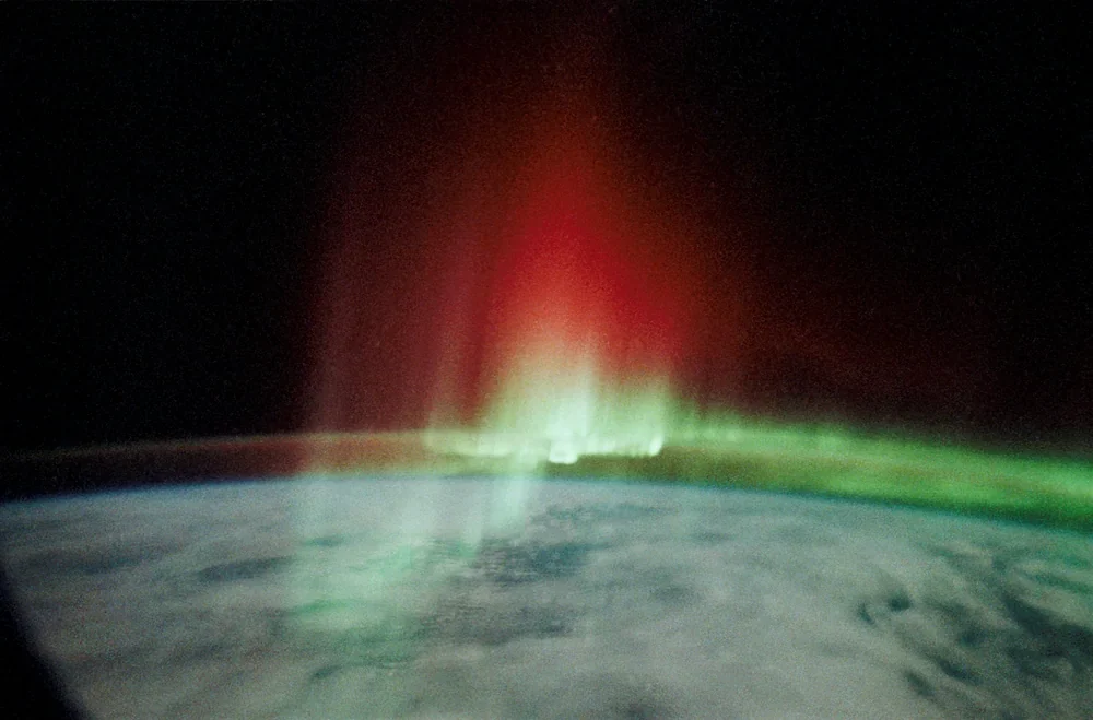 NASA STS-39 Kırmızı Taçlı Kutup Işığı Kanvas Tablo