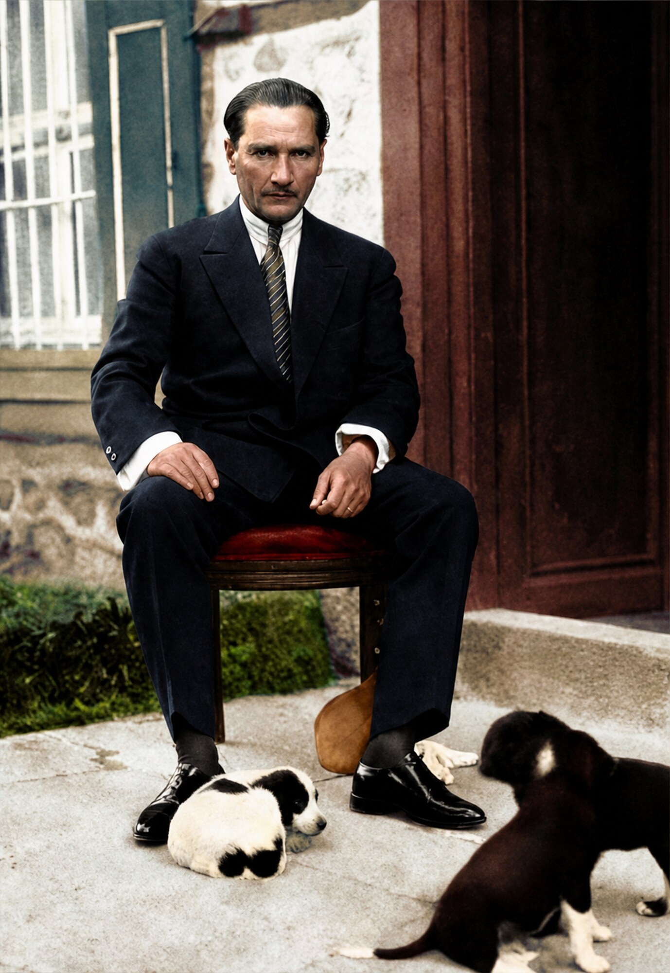 Atatürk Köpekleriyle Bahçede Renkli Kanvas Tablo