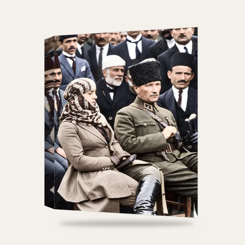 Atatürk Halk Arasında Renklendirilmiş Fotoğraf Kanvas Tablo — 3 boyutlu görünüm