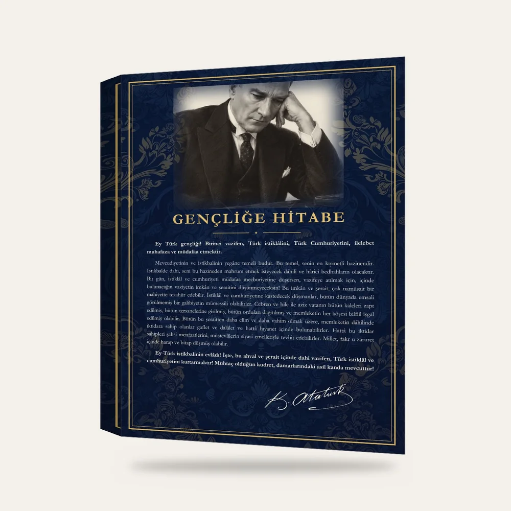 Lacivert Damask Zeminli Masa Başında Atatürk Gençliğe Hitabe Panosu — 3 boyutlu görünüm