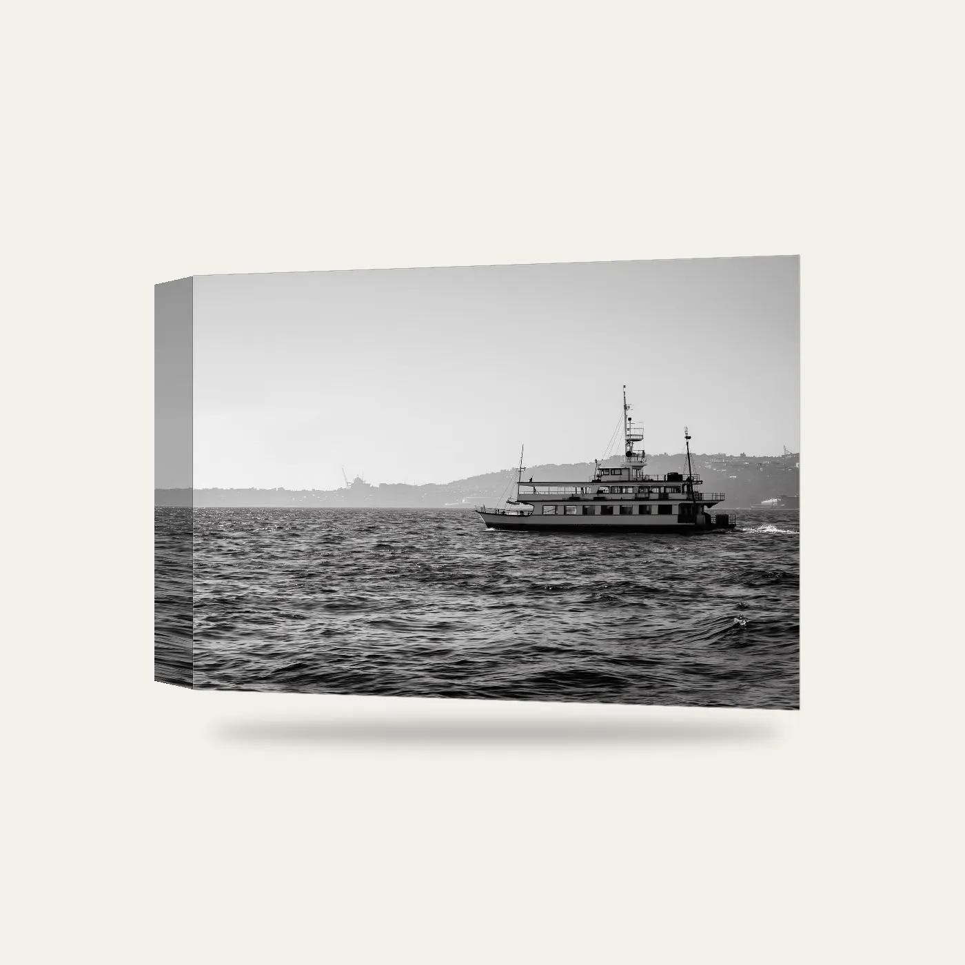 Minimal Siyah Beyaz Boğaz Vapuru Kanvas Tablo — 3 boyutlu görünüm