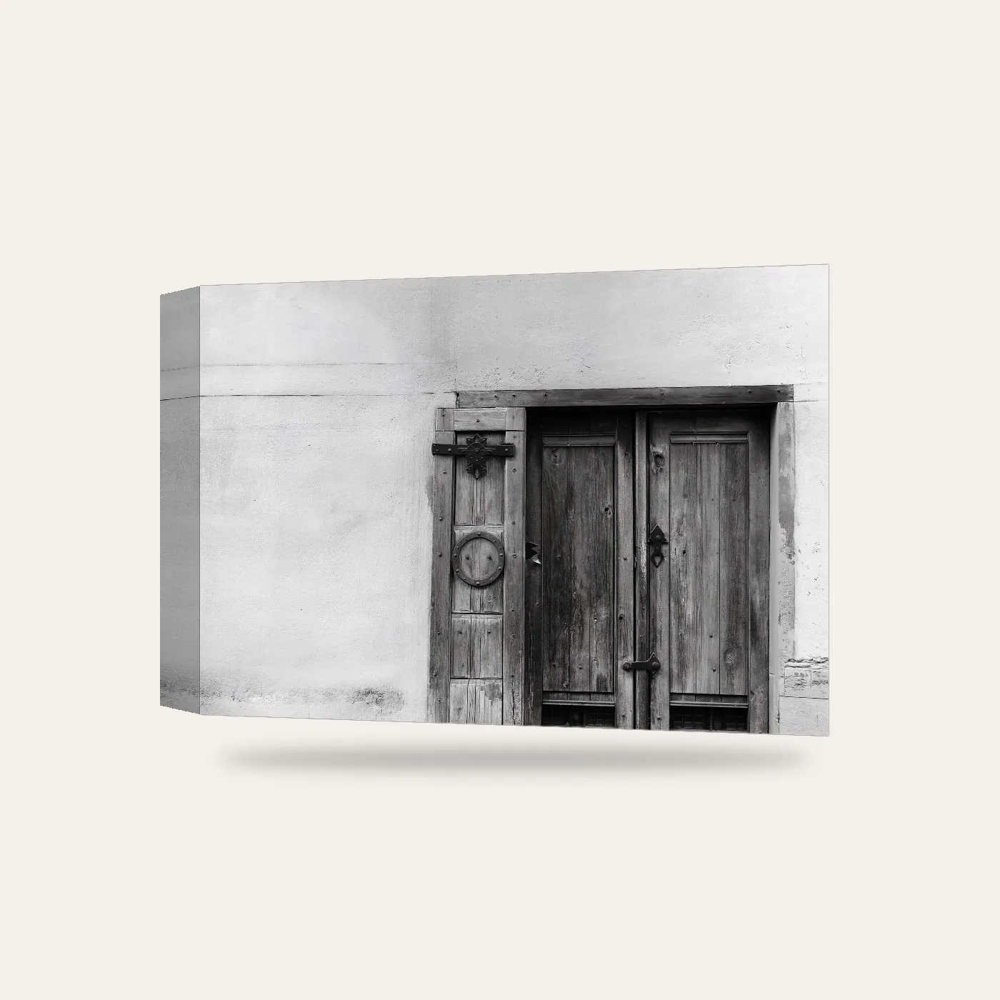 Minimal Siyah Beyaz Eski Kapı Kanvas Tablo — 3 boyutlu görünüm