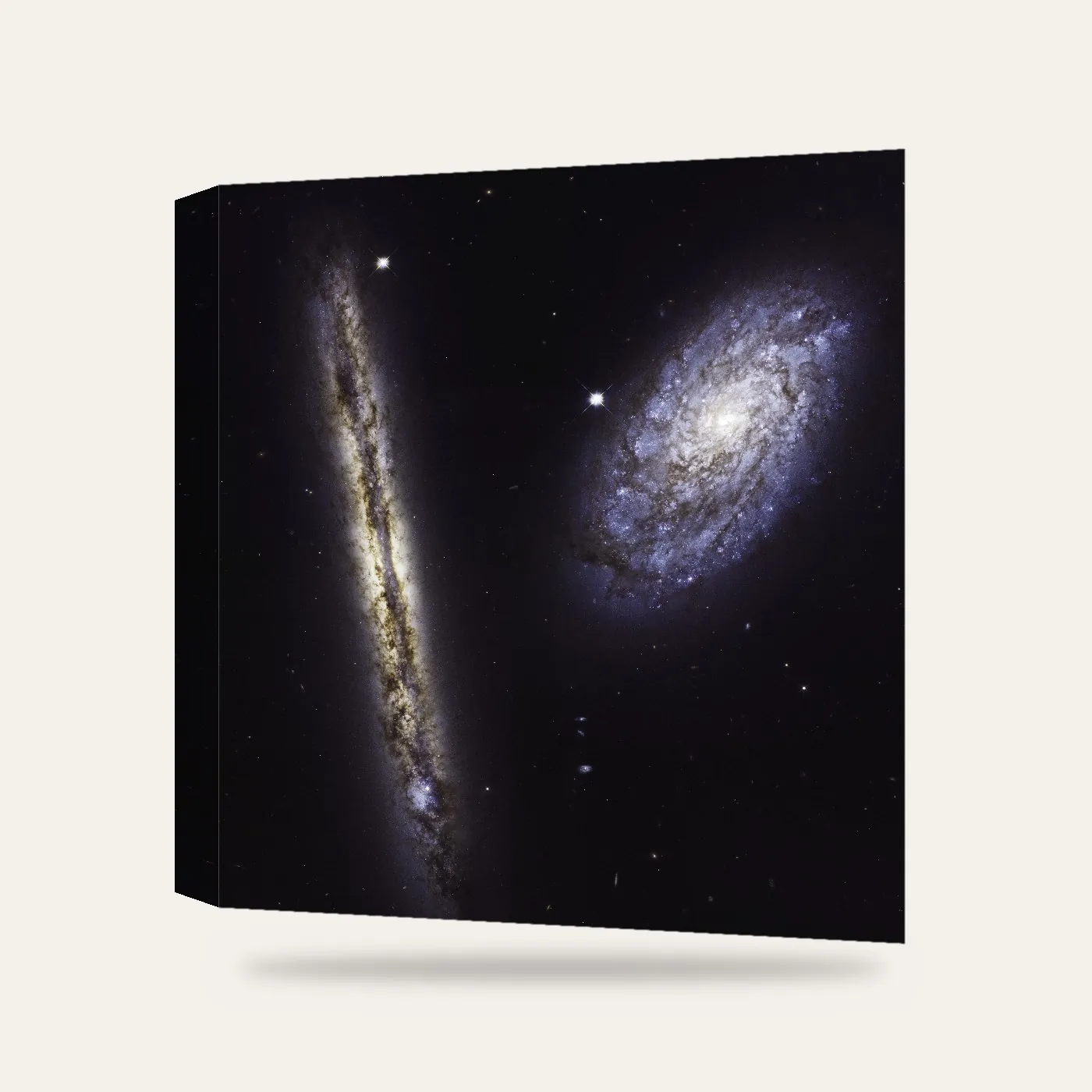 NASA Hubble İki Sarmal Galaksi Kanvas Tablo — 3 boyutlu görünüm